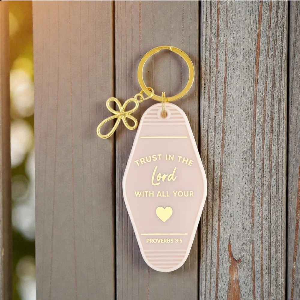 Gold and Cream Inspirational Vintage Motel Keychain NIP